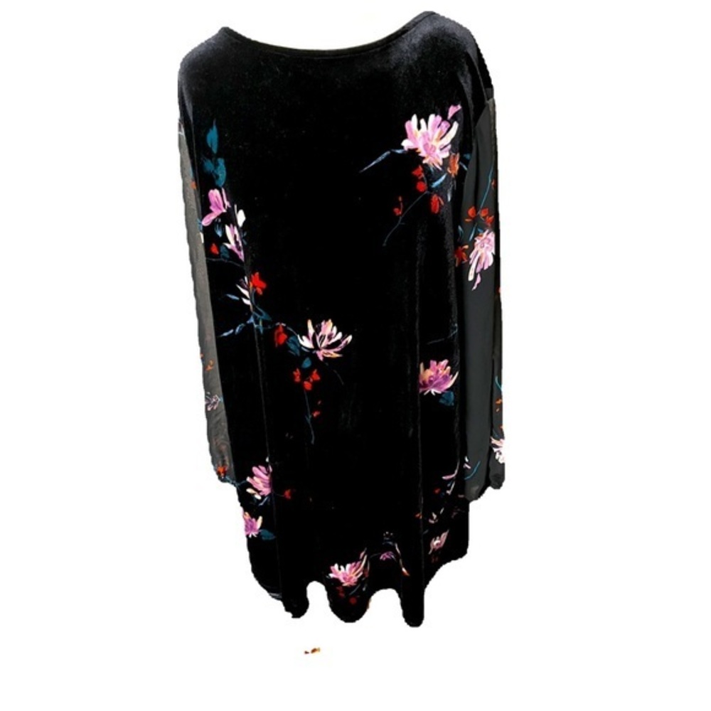 Ava & Viv dress with long sleeves. Made partially of velvet. Size‎ 2X. H16.